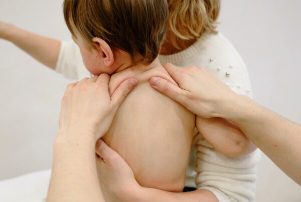 beneficios del masaje infantil
